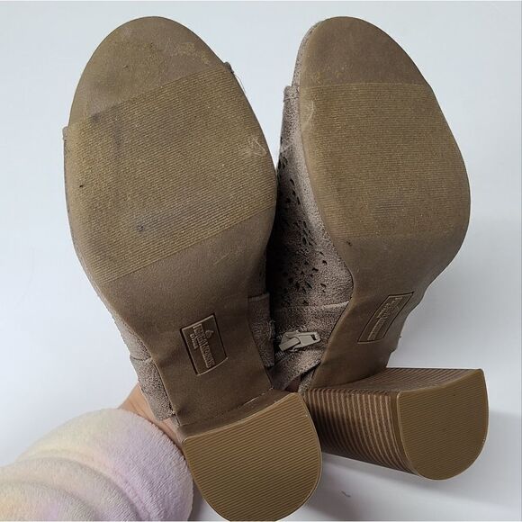 Fergalicious Booties Womens Size 6 Tan Perforrated Parney Peep-toe Block Heel - Picture 7 of 9